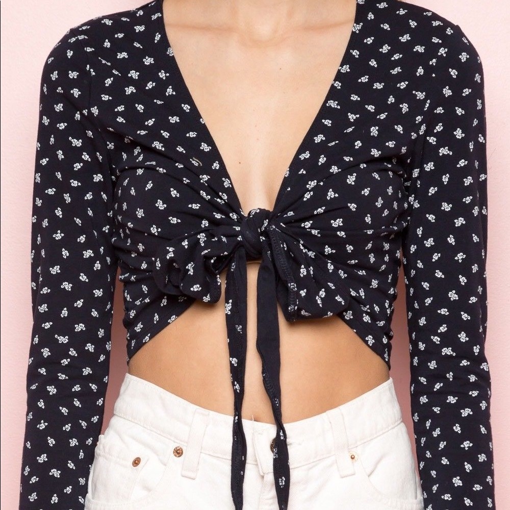 LS Front Tying Top. Navy Blue w/ White Flowers